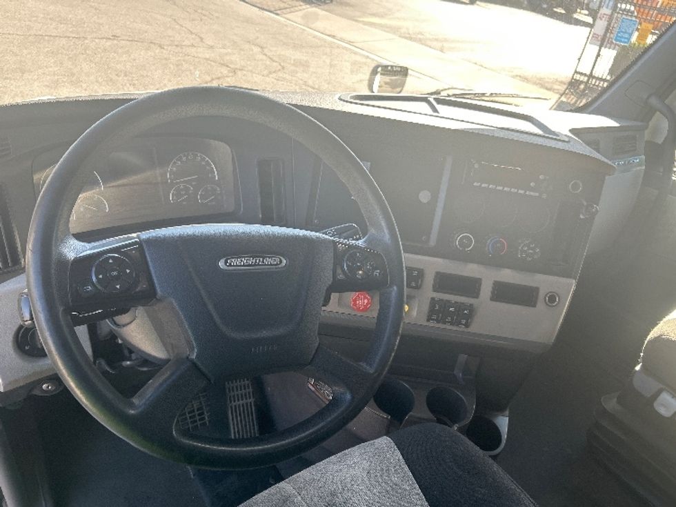 Sleeper Tractor-Heavy Duty Tractors-Freightliner-2022-T12664ST-Carson-CA-508,471\n\t\tmiles-$ 66,500 - Image 11