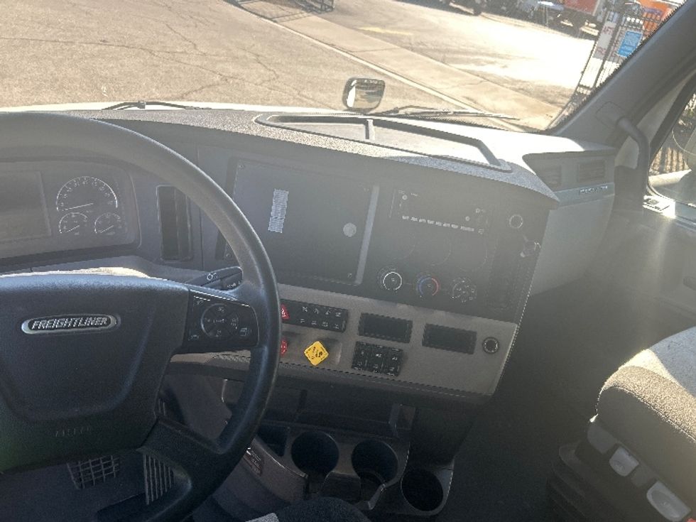 Sleeper Tractor-Heavy Duty Tractors-Freightliner-2022-T12664ST-Carson-CA-508,471\n\t\tmiles-$ 66,500 - Image 12