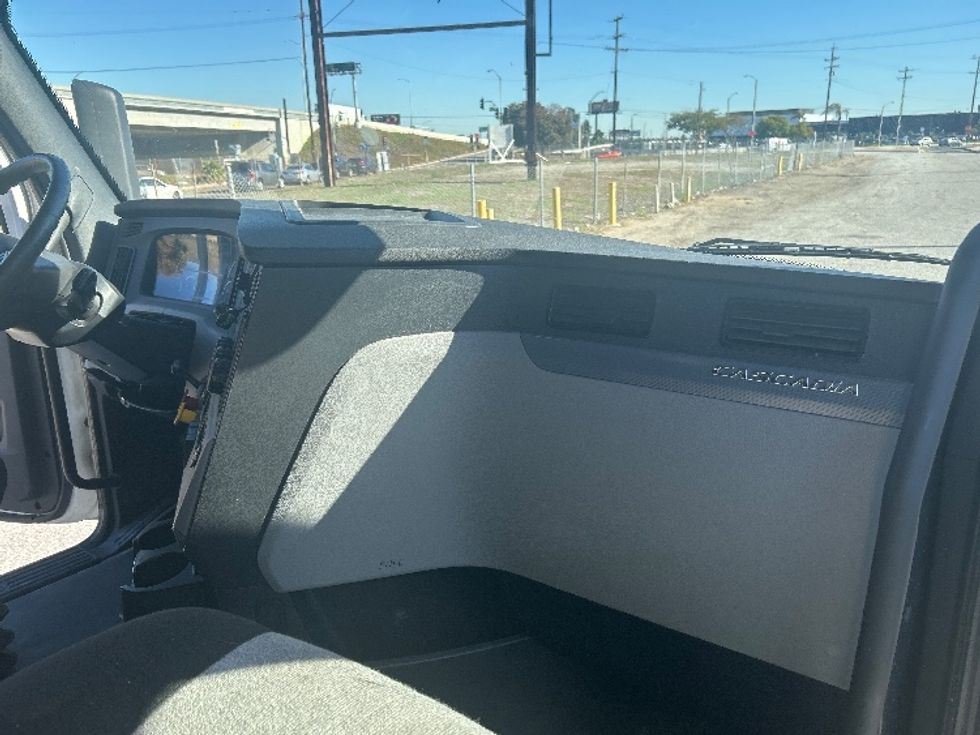 Sleeper Tractor-Heavy Duty Tractors-Freightliner-2022-T12664ST-Carson-CA-508,471\n\t\tmiles-$ 66,500 - Image 14