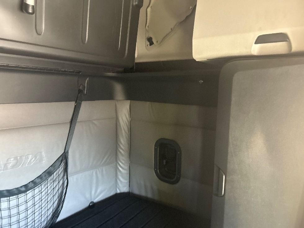 Sleeper Tractor-Heavy Duty Tractors-Freightliner-2022-T12664ST-Carson-CA-508,471\n\t\tmiles-$ 66,500 - Image 18