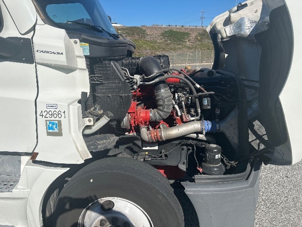 Sleeper Tractor-Heavy Duty Tractors-Freightliner-2022-T12664ST-Carson-CA-508,471\n\t\tmiles-$ 66,500 - Image 20