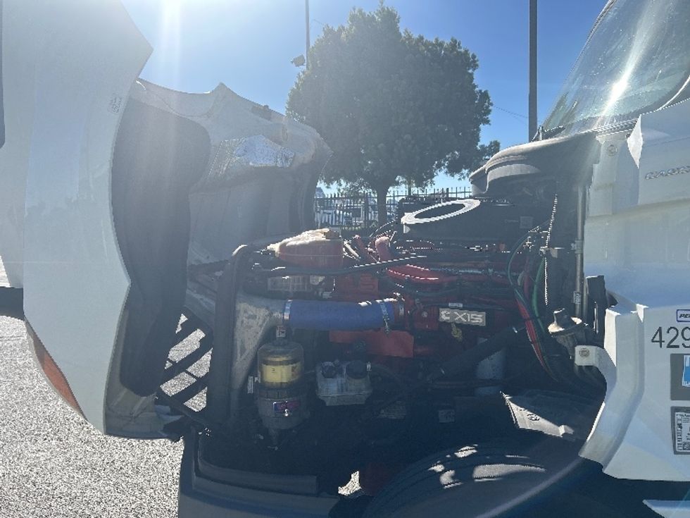 Sleeper Tractor-Heavy Duty Tractors-Freightliner-2022-T12664ST-Carson-CA-508,471\n\t\tmiles-$ 66,500 - Image 21