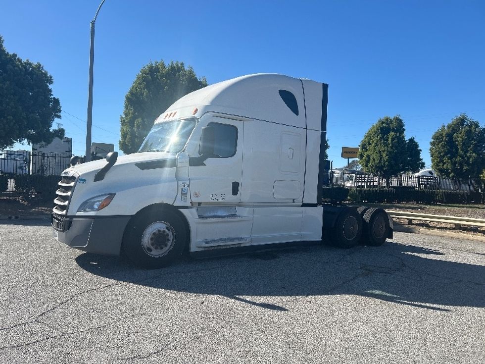 Sleeper Tractor-Heavy Duty Tractors-Freightliner-2022-T12664ST-Carson-CA-508,471\n\t\tmiles-$ 66,500 - Image 3