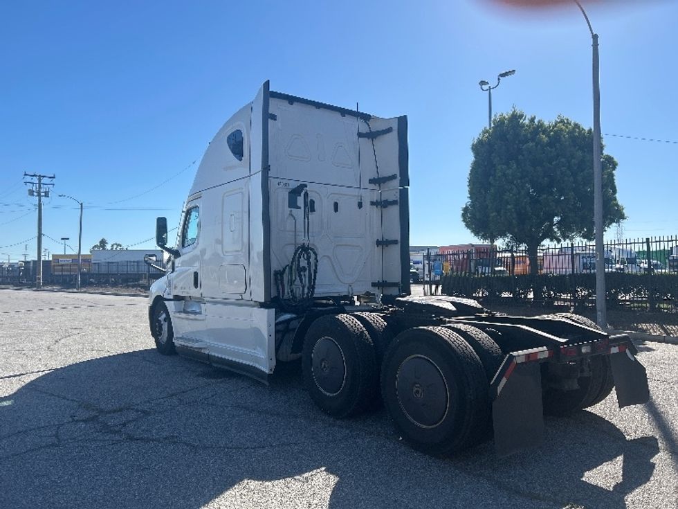 Sleeper Tractor-Heavy Duty Tractors-Freightliner-2022-T12664ST-Carson-CA-508,471\n\t\tmiles-$ 66,500 - Image 5