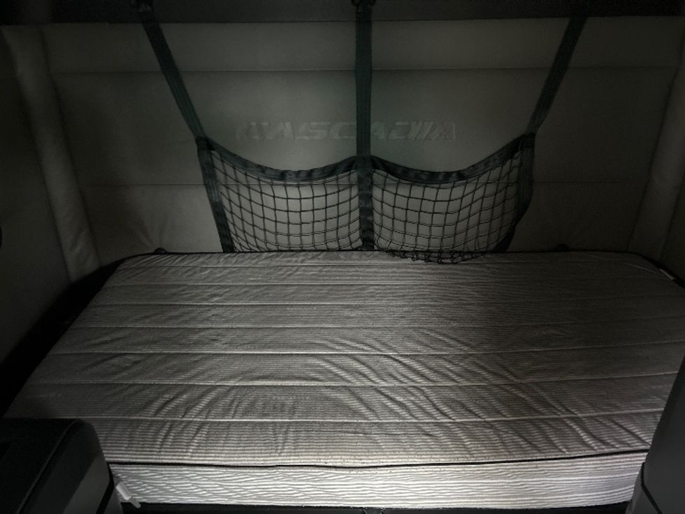 Sleeper Tractor-Heavy Duty Tractors-Freightliner-2022-T12664ST-Ceres-CA-337,068\n\t\tmiles-$ 94,500 - Image 17