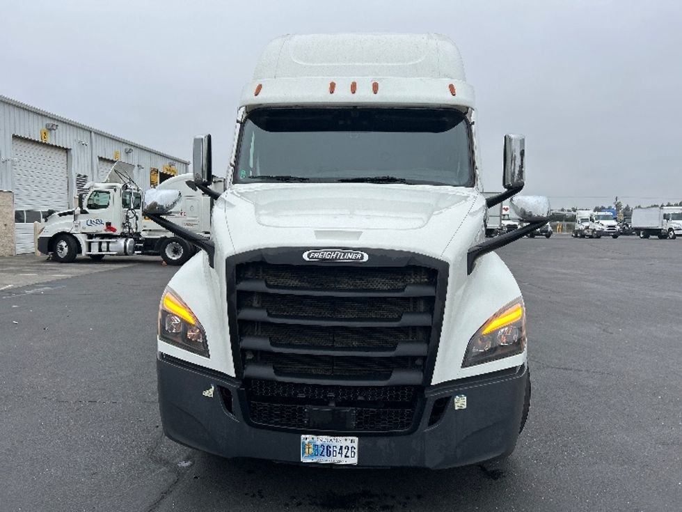 Sleeper Tractor-Heavy Duty Tractors-Freightliner-2022-T12664ST-Ceres-CA-337,068\n\t\tmiles-$ 94,500 - Image 2