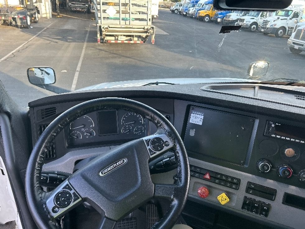 Sleeper Tractor-Heavy Duty Tractors-Freightliner-2022-T12664ST-Ceres-CA-438,525\n\t\tmiles-$ 86,750 - Image 11