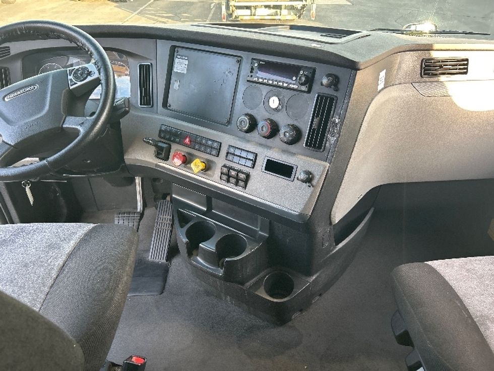 Sleeper Tractor-Heavy Duty Tractors-Freightliner-2022-T12664ST-Ceres-CA-438,525\n\t\tmiles-$ 86,750 - Image 12