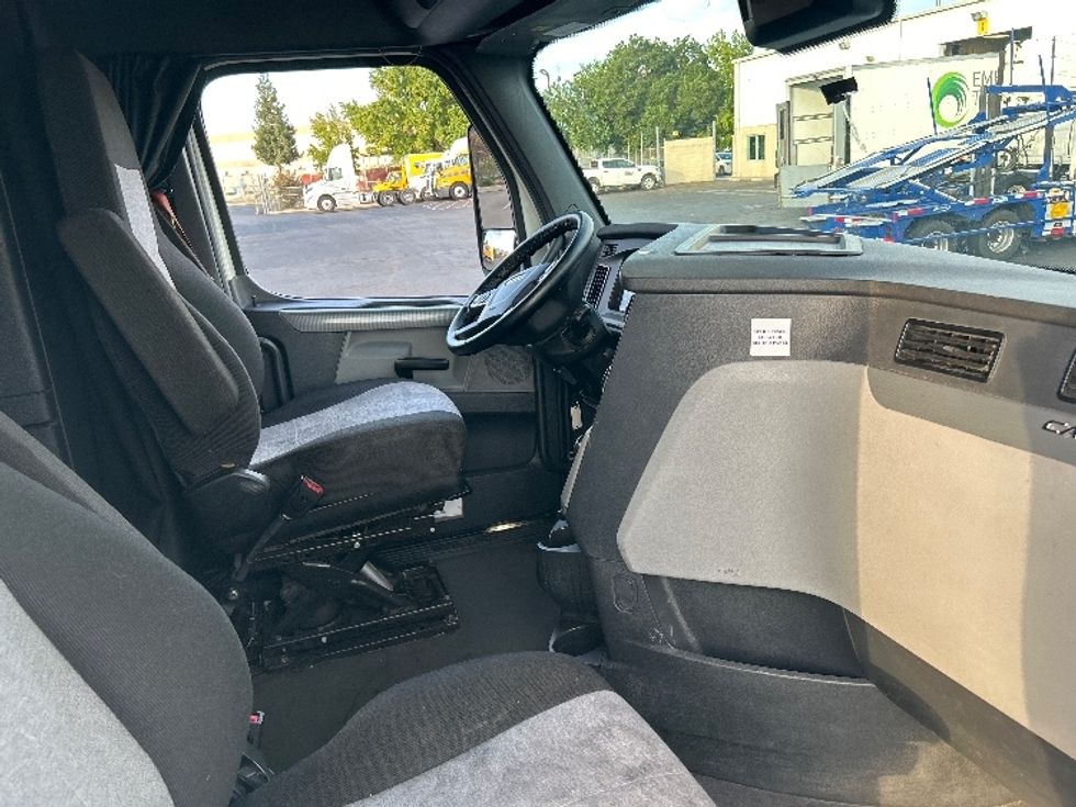 Sleeper Tractor-Heavy Duty Tractors-Freightliner-2022-T12664ST-Ceres-CA-438,525\n\t\tmiles-$ 86,750 - Image 15