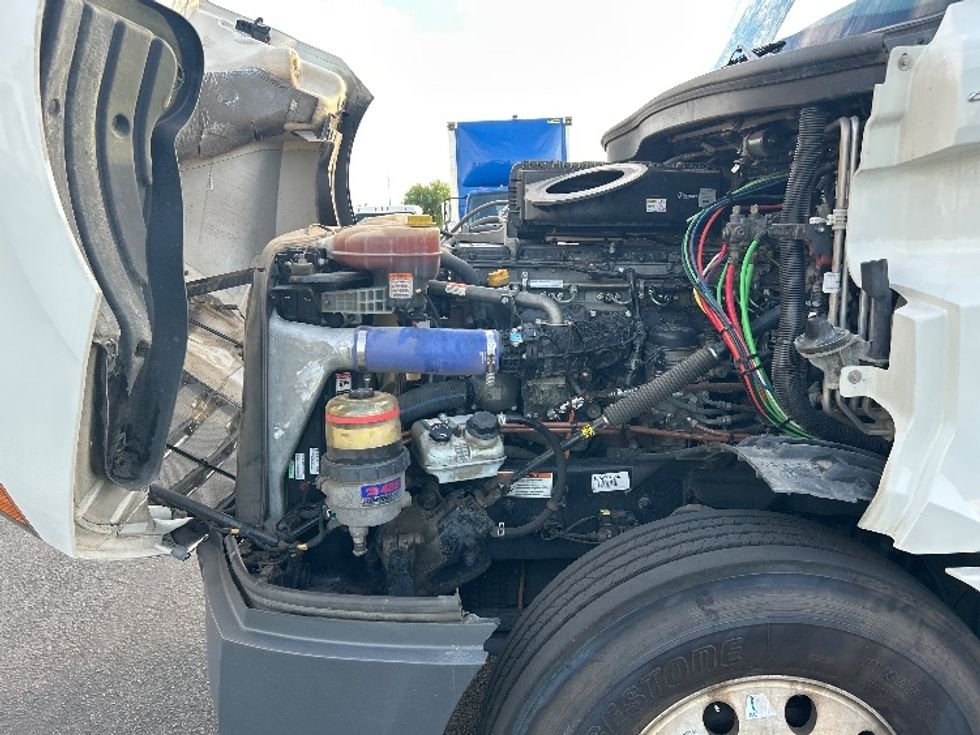 Sleeper Tractor-Heavy Duty Tractors-Freightliner-2022-T12664ST-Ceres-CA-438,525\n\t\tmiles-$ 86,750 - Image 21