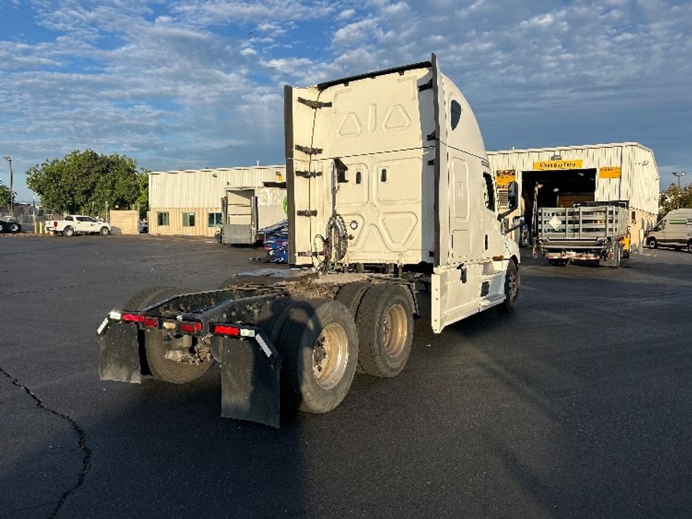 Sleeper Tractor-Heavy Duty Tractors-Freightliner-2022-T12664ST-Ceres-CA-438,525\n\t\tmiles-$ 86,750 - Image 7