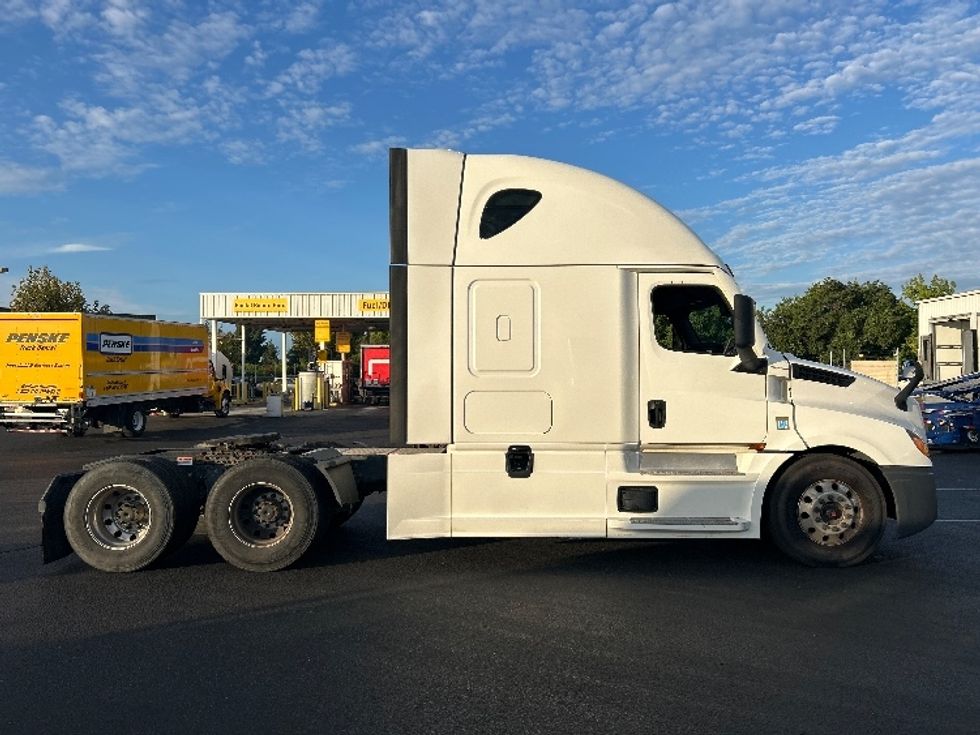 Sleeper Tractor-Heavy Duty Tractors-Freightliner-2022-T12664ST-Ceres-CA-438,525\n\t\tmiles-$ 86,750 - Image 8