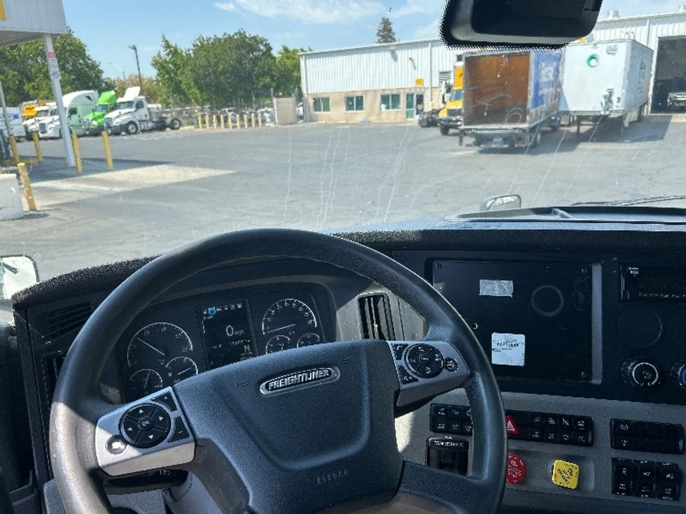 Sleeper Tractor-Heavy Duty Tractors-Freightliner-2022-T12664ST-Ceres-CA-556,096\n\t\tmiles-$ 72,250 - Image 11