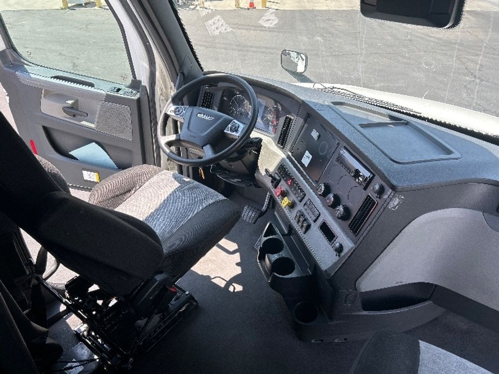 Sleeper Tractor-Heavy Duty Tractors-Freightliner-2022-T12664ST-Ceres-CA-556,096\n\t\tmiles-$ 72,250 - Image 15