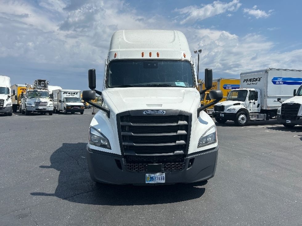 Sleeper Tractor-Heavy Duty Tractors-Freightliner-2022-T12664ST-Ceres-CA-556,096\n\t\tmiles-$ 72,250 - Image 2