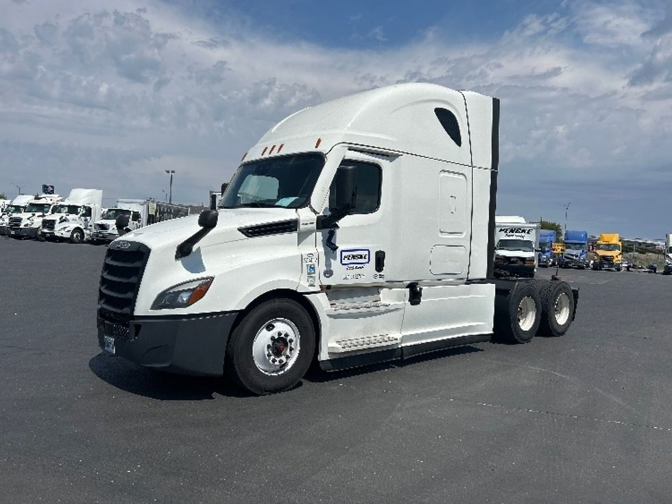 Sleeper Tractor-Heavy Duty Tractors-Freightliner-2022-T12664ST-Ceres-CA-556,096\n\t\tmiles-$ 72,250 - Image 3