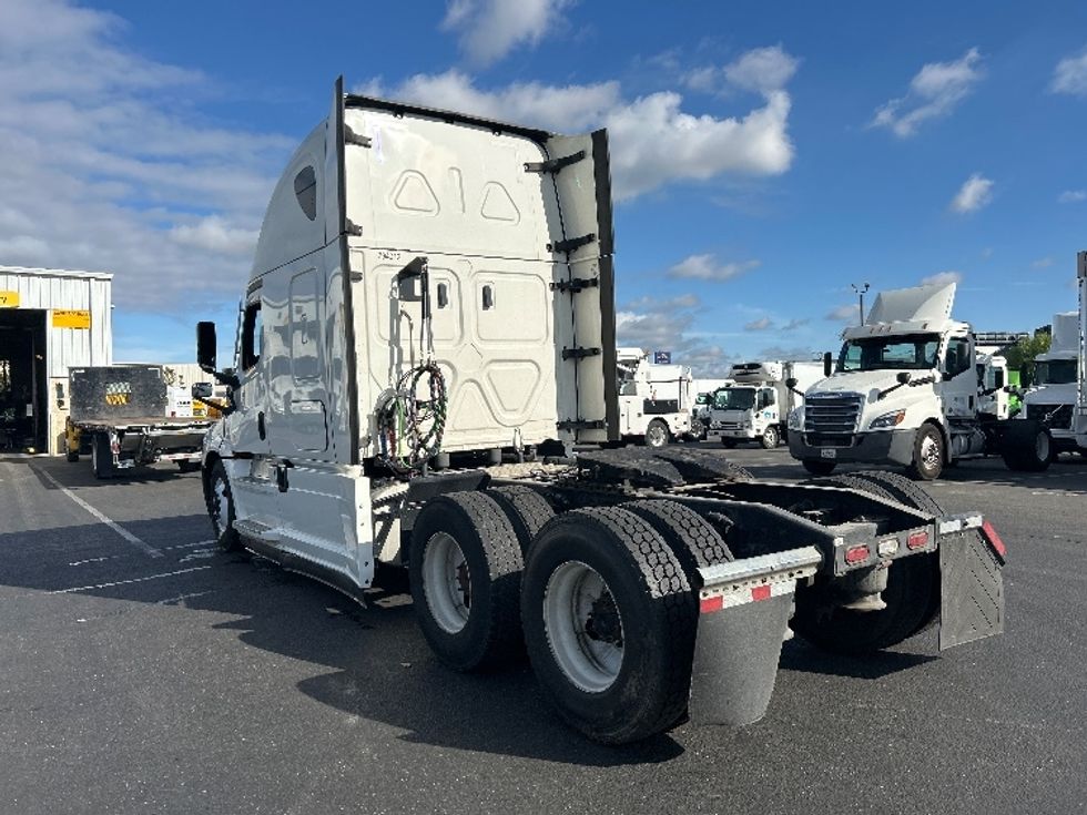 Sleeper Tractor-Heavy Duty Tractors-Freightliner-2022-T12664ST-Ceres-CA-556,096\n\t\tmiles-$ 72,250 - Image 5