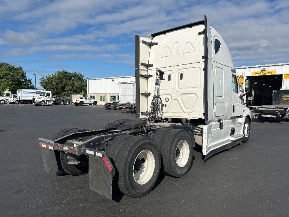 Sleeper Tractor-Heavy Duty Tractors-Freightliner-2022-T12664ST-Ceres-CA-556,096\n\t\tmiles-$ 72,250 - Image 7