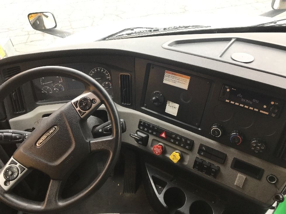 Sleeper Tractor-Heavy Duty Tractors-Freightliner-2022-T12664ST-Charlotte-NC-273,582\n\t\tmiles-$ 87,000 - Image 11