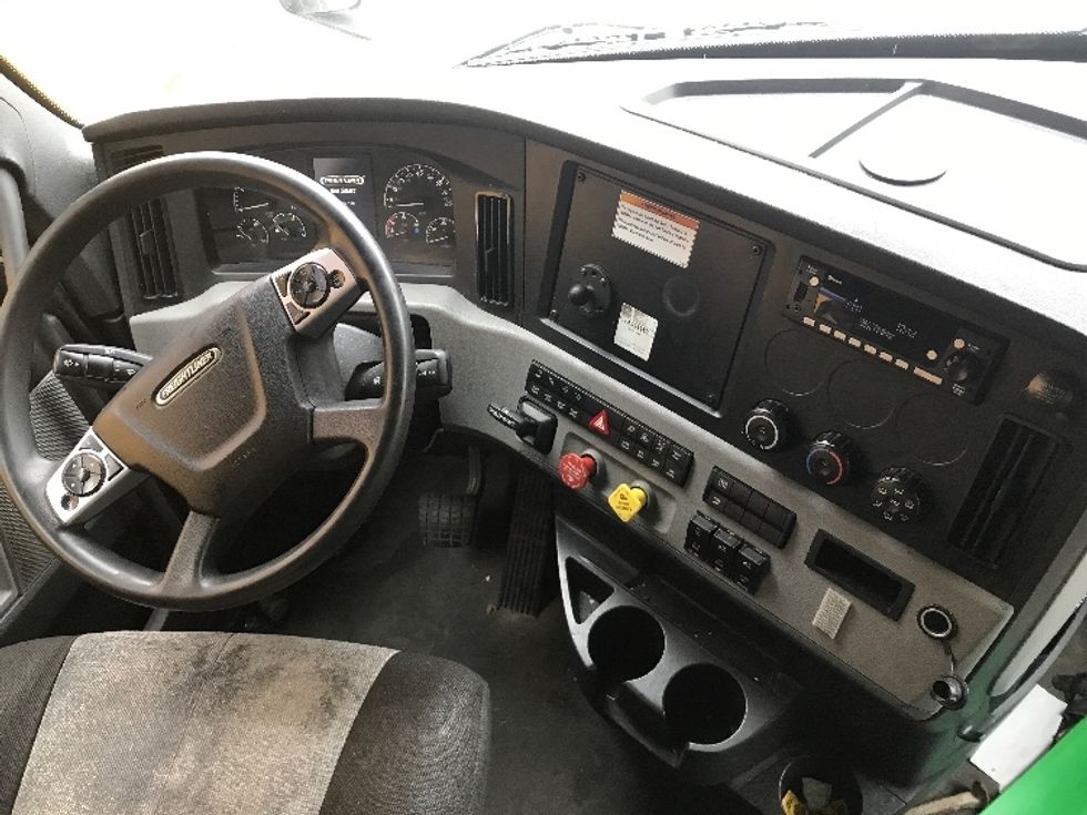 Sleeper Tractor-Heavy Duty Tractors-Freightliner-2022-T12664ST-Charlotte-NC-273,582\n\t\tmiles-$ 87,000 - Image 12