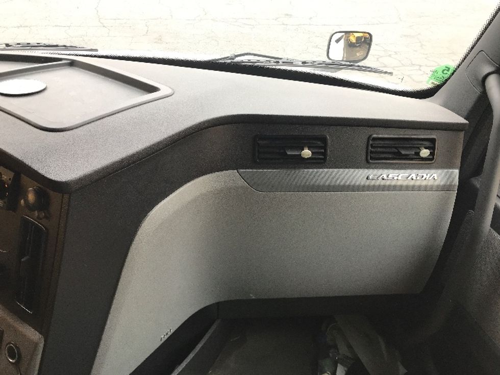 Sleeper Tractor-Heavy Duty Tractors-Freightliner-2022-T12664ST-Charlotte-NC-273,582\n\t\tmiles-$ 87,000 - Image 14