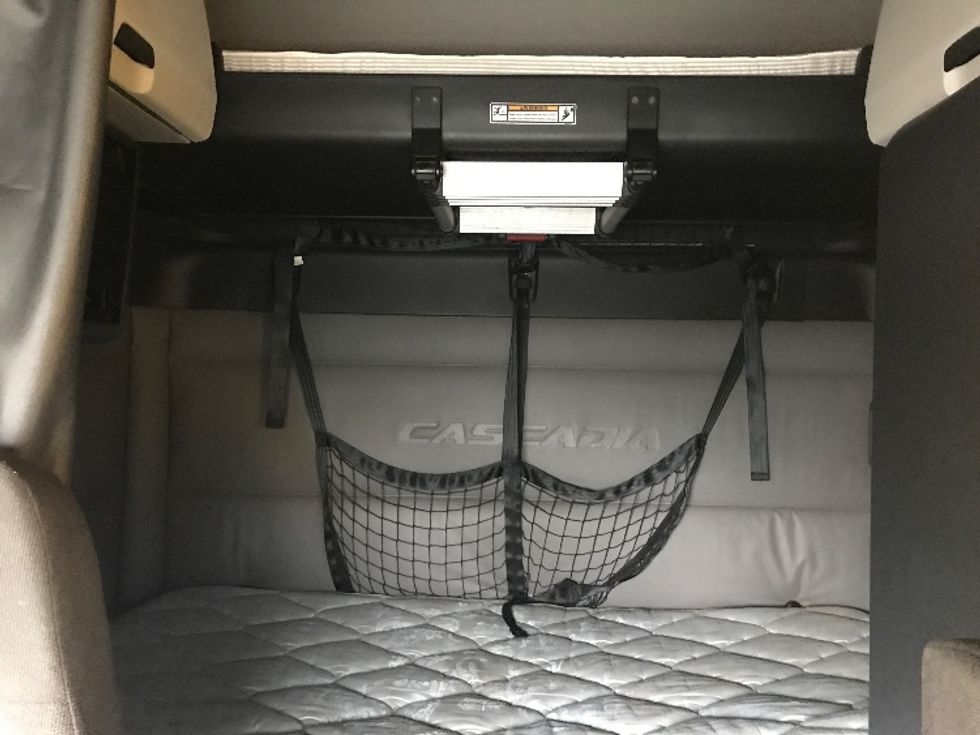 Sleeper Tractor-Heavy Duty Tractors-Freightliner-2022-T12664ST-Charlotte-NC-273,582\n\t\tmiles-$ 87,000 - Image 16