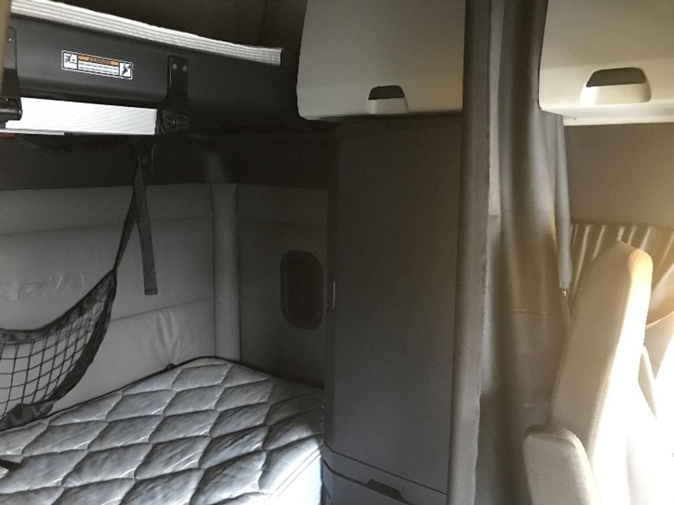 Sleeper Tractor-Heavy Duty Tractors-Freightliner-2022-T12664ST-Charlotte-NC-273,582\n\t\tmiles-$ 87,000 - Image 18