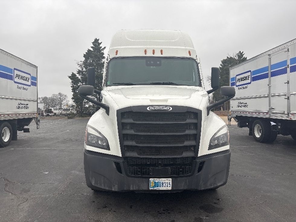 Sleeper Tractor-Heavy Duty Tractors-Freightliner-2022-T12664ST-Charlotte-NC-273,582\n\t\tmiles-$ 87,000 - Image 2