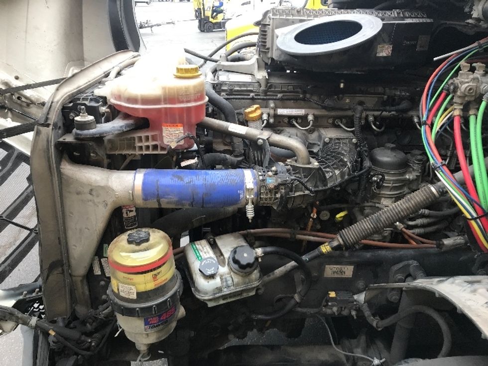 Sleeper Tractor-Heavy Duty Tractors-Freightliner-2022-T12664ST-Charlotte-NC-273,582\n\t\tmiles-$ 87,000 - Image 21