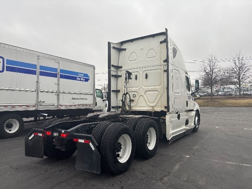 Sleeper Tractor-Heavy Duty Tractors-Freightliner-2022-T12664ST-Charlotte-NC-273,582\n\t\tmiles-$ 87,000 - Image 7