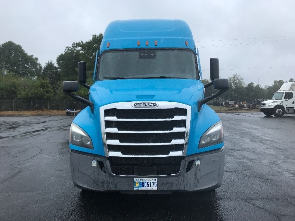2022 Freightliner Cascadia 126" Sleeper Cab photo 2