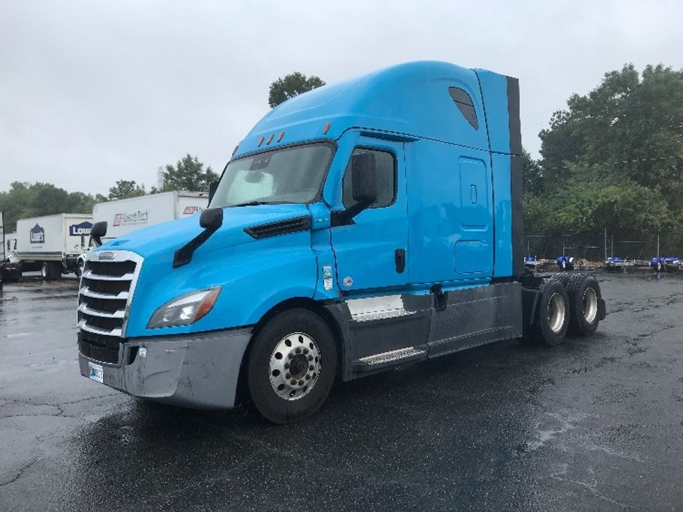 2022 Freightliner Cascadia 126" Sleeper Cab photo 3