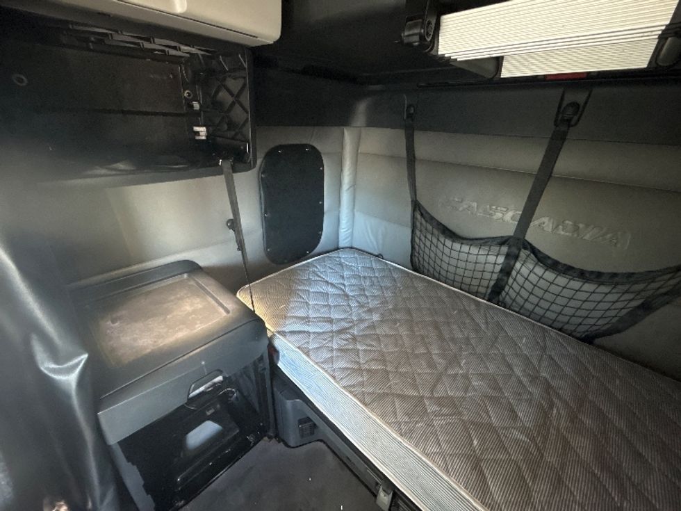 Sleeper Tractor-Heavy Duty Tractors-Freightliner-2022-T12664ST-Charlotte-NC-421,583\n\t\tmiles-$ 79,750 - Image 15