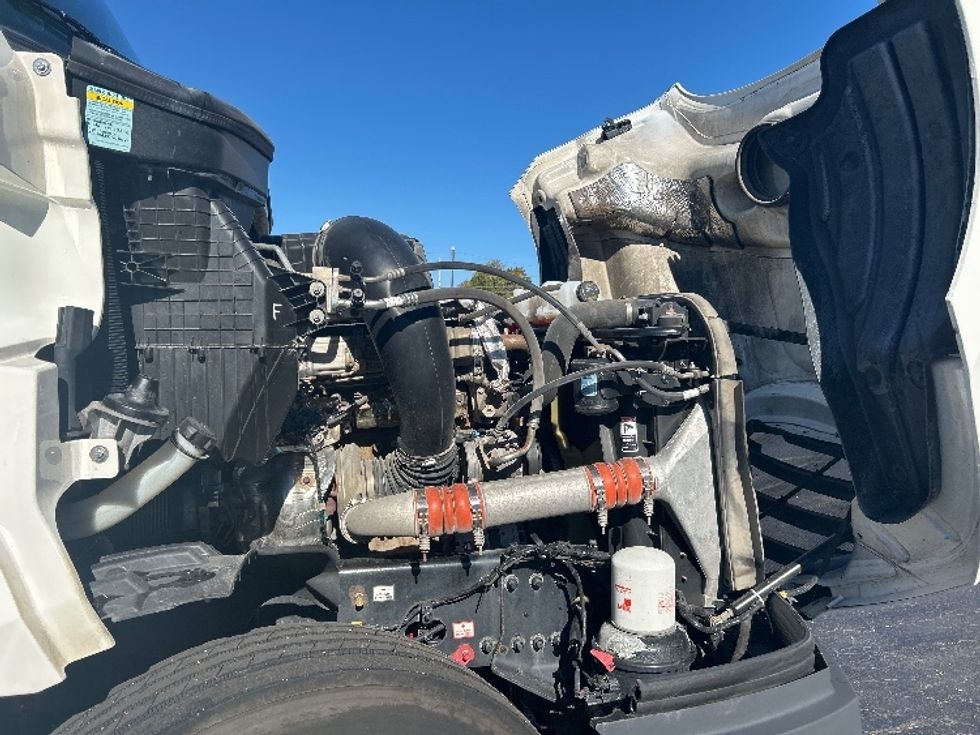 Sleeper Tractor-Heavy Duty Tractors-Freightliner-2022-T12664ST-Charlotte-NC-421,583\n\t\tmiles-$ 79,750 - Image 17