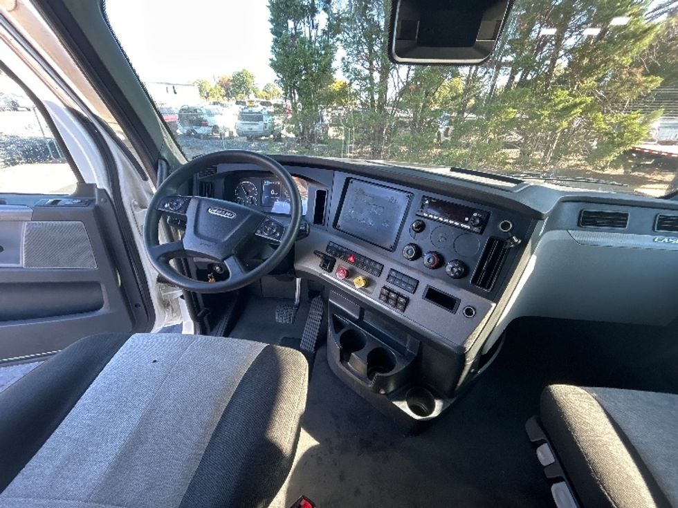 Sleeper Tractor-Heavy Duty Tractors-Freightliner-2022-T12664ST-Charlotte-NC-421,583\n\t\tmiles-$ 79,750 - Image 20