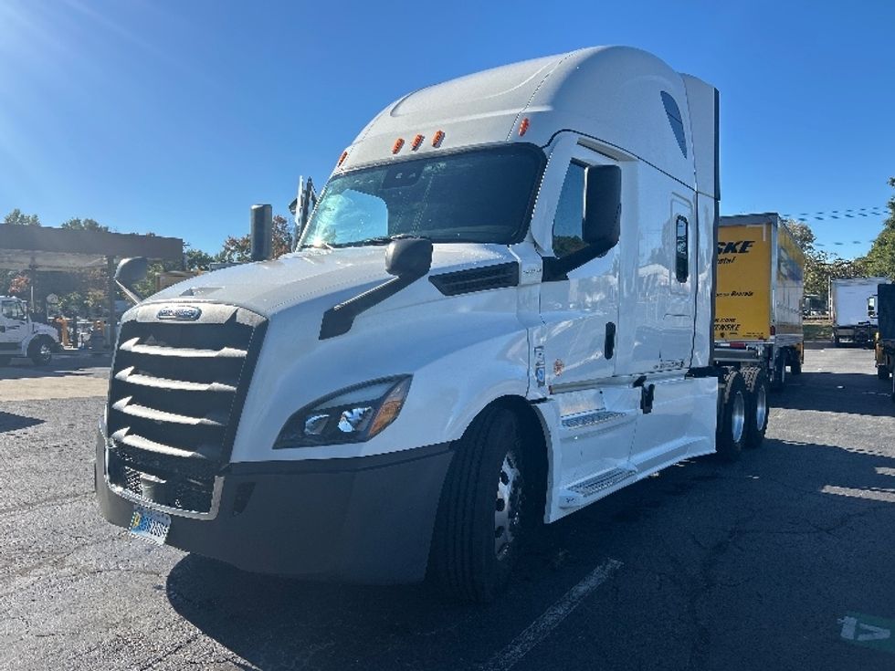 Sleeper Tractor-Heavy Duty Tractors-Freightliner-2022-T12664ST-Charlotte-NC-421,583\n\t\tmiles-$ 79,750 - Image 3