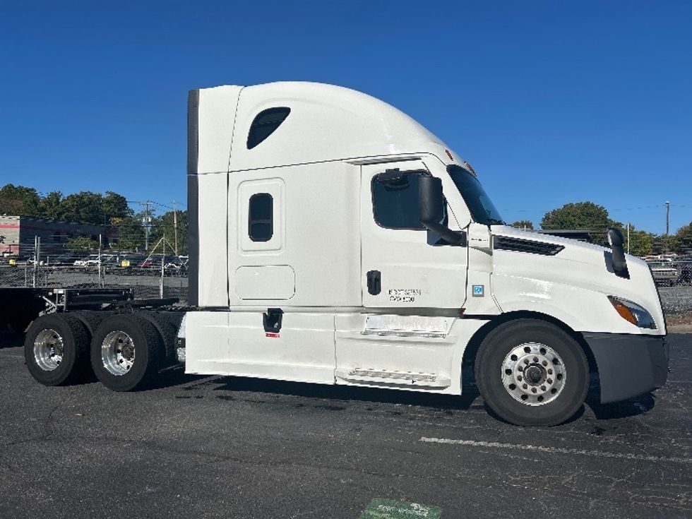 Sleeper Tractor-Heavy Duty Tractors-Freightliner-2022-T12664ST-Charlotte-NC-421,583\n\t\tmiles-$ 79,750 - Image 8