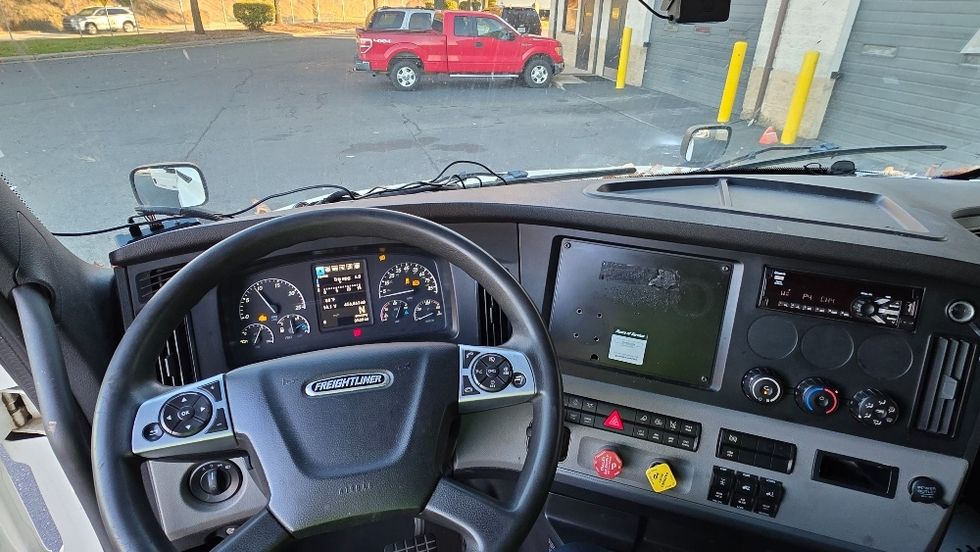 Sleeper Tractor-Heavy Duty Tractors-Freightliner-2022-T12664ST-Charlotte-NC-456,863\n\t\tmiles-$ 74,000 - Image 11