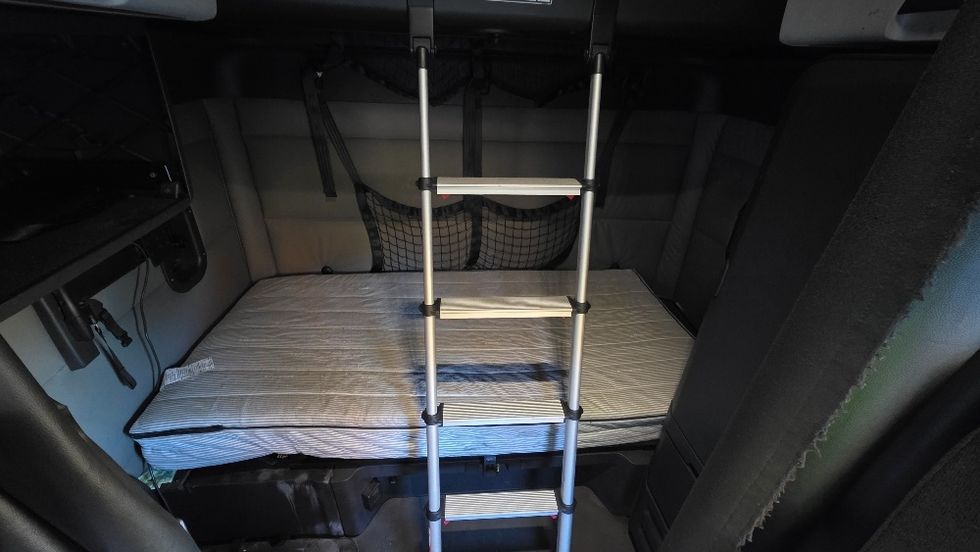 Sleeper Tractor-Heavy Duty Tractors-Freightliner-2022-T12664ST-Charlotte-NC-456,863\n\t\tmiles-$ 74,000 - Image 16