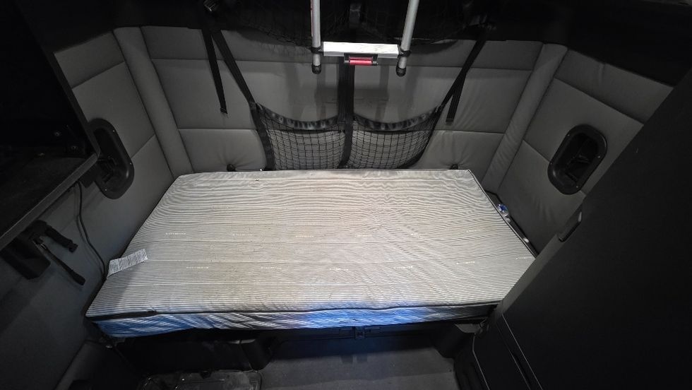 Sleeper Tractor-Heavy Duty Tractors-Freightliner-2022-T12664ST-Charlotte-NC-456,863\n\t\tmiles-$ 74,000 - Image 17