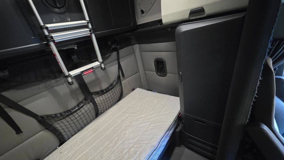 Sleeper Tractor-Heavy Duty Tractors-Freightliner-2022-T12664ST-Charlotte-NC-456,863\n\t\tmiles-$ 74,000 - Image 18