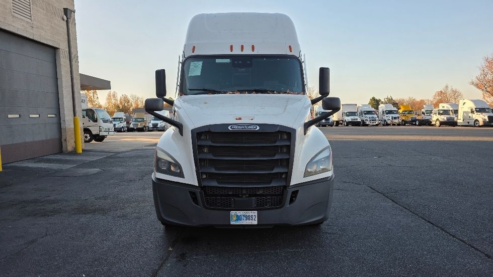 Sleeper Tractor-Heavy Duty Tractors-Freightliner-2022-T12664ST-Charlotte-NC-456,863\n\t\tmiles-$ 74,000 - Image 2