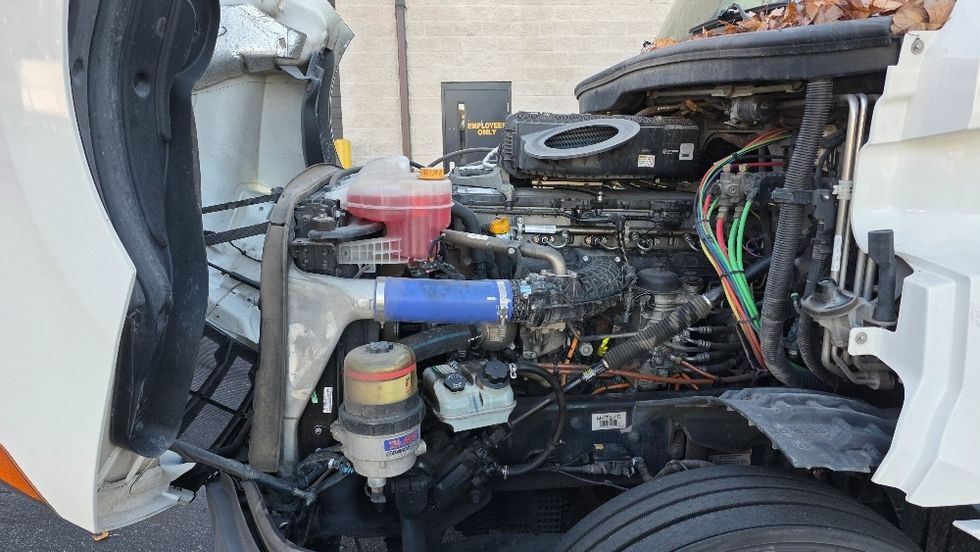 Sleeper Tractor-Heavy Duty Tractors-Freightliner-2022-T12664ST-Charlotte-NC-456,863\n\t\tmiles-$ 74,000 - Image 21