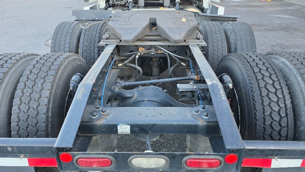 Sleeper Tractor-Heavy Duty Tractors-Freightliner-2022-T12664ST-Charlotte-NC-456,863\n\t\tmiles-$ 74,000 - Image 6