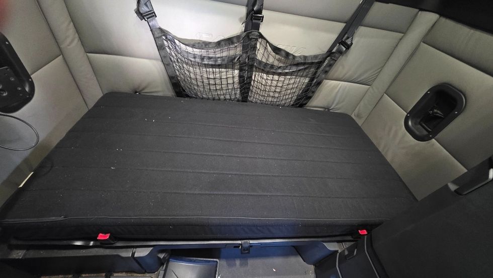 Sleeper Tractor-Heavy Duty Tractors-Freightliner-2022-T12664ST-Charlotte-NC-490,628\n\t\tmiles-$ 70,750 - Image 17