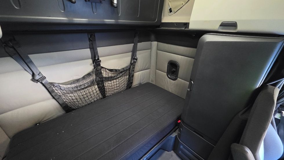 Sleeper Tractor-Heavy Duty Tractors-Freightliner-2022-T12664ST-Charlotte-NC-490,628\n\t\tmiles-$ 70,750 - Image 18