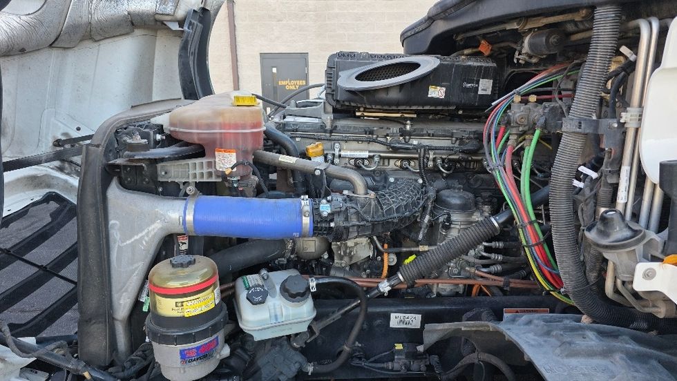 Sleeper Tractor-Heavy Duty Tractors-Freightliner-2022-T12664ST-Charlotte-NC-490,628\n\t\tmiles-$ 70,750 - Image 21