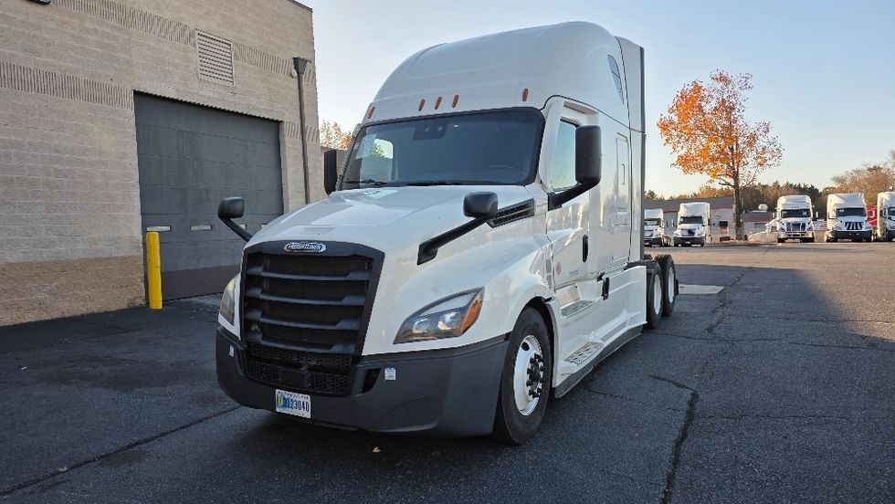 Sleeper Tractor-Heavy Duty Tractors-Freightliner-2022-T12664ST-Charlotte-NC-490,628\n\t\tmiles-$ 70,750 - Image 3