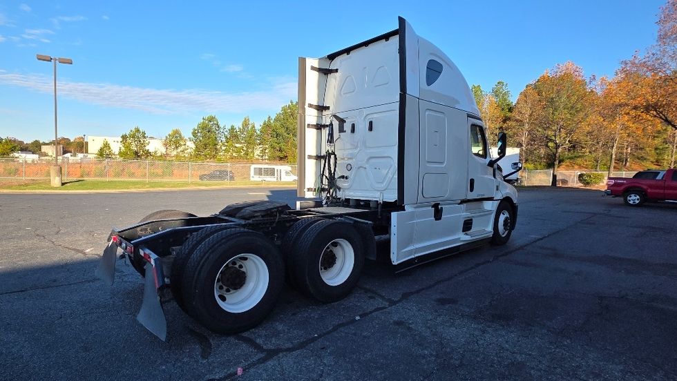 Sleeper Tractor-Heavy Duty Tractors-Freightliner-2022-T12664ST-Charlotte-NC-490,628\n\t\tmiles-$ 70,750 - Image 7