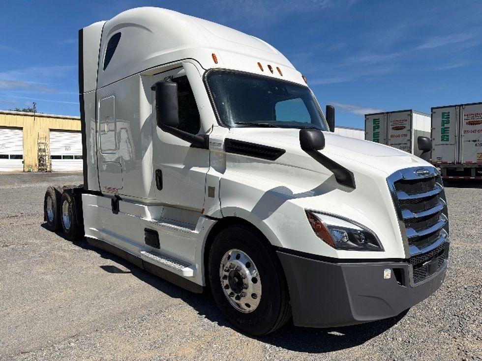 Sleeper Tractor-Heavy Duty Tractors-Freightliner-2022-T12664ST-Charlotte-NC-495,014\n\t\tmiles-$ 76,250 - Image 1